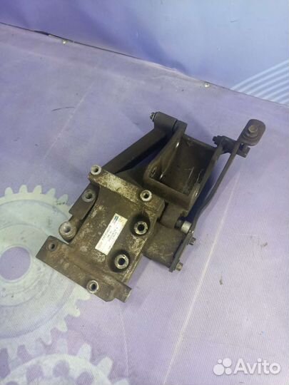 Кронштейн компрессора Chery Very A13