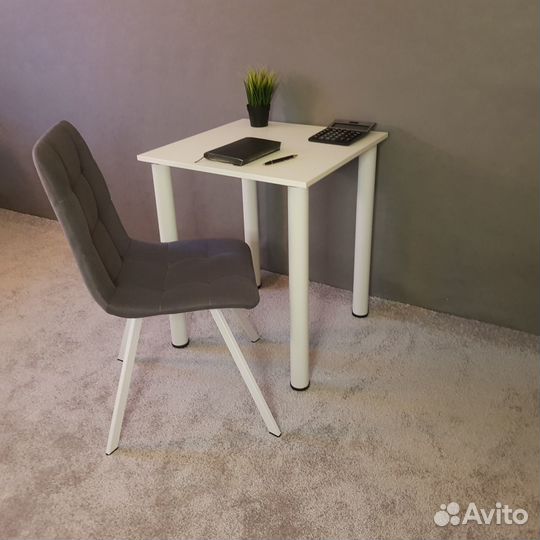 Письменный стол 60*60 см. Белые ножки