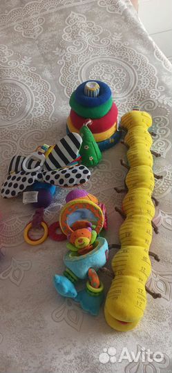 Развивающие игрушки для малышей пакетом