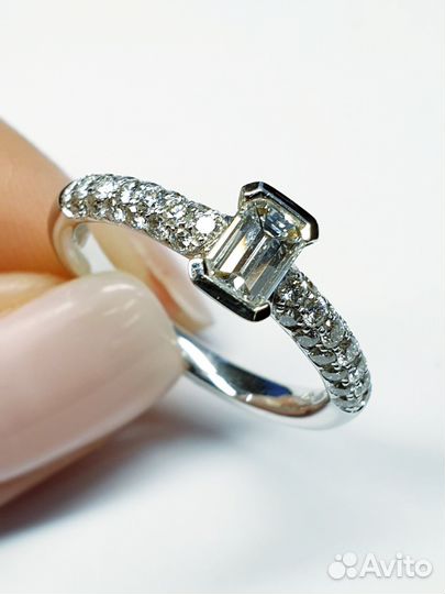 Кольцо с бриллиантами золотое