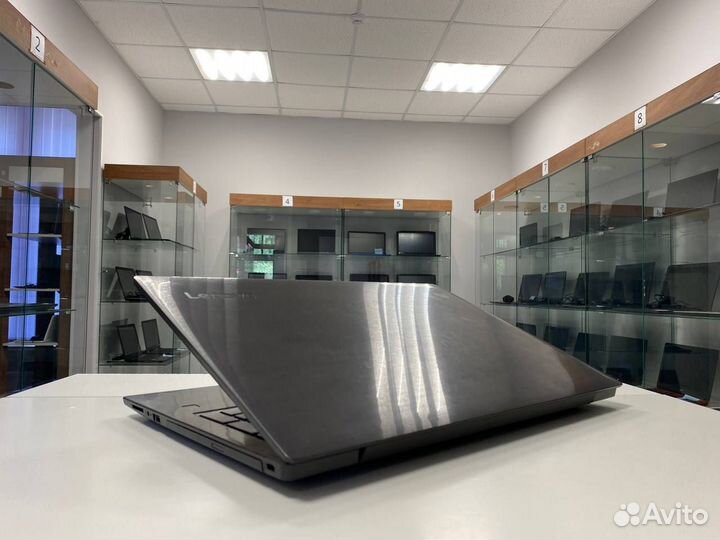 Ноутбук Lenovo (Core i3-8th/ 8gb/ SSD)