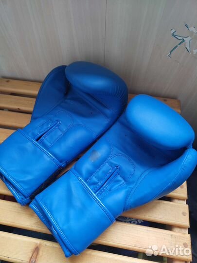 Боксерские перчатки Clinch 14 унций