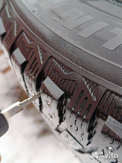 Michelin X-Ice North 4 215/65 R16 102T