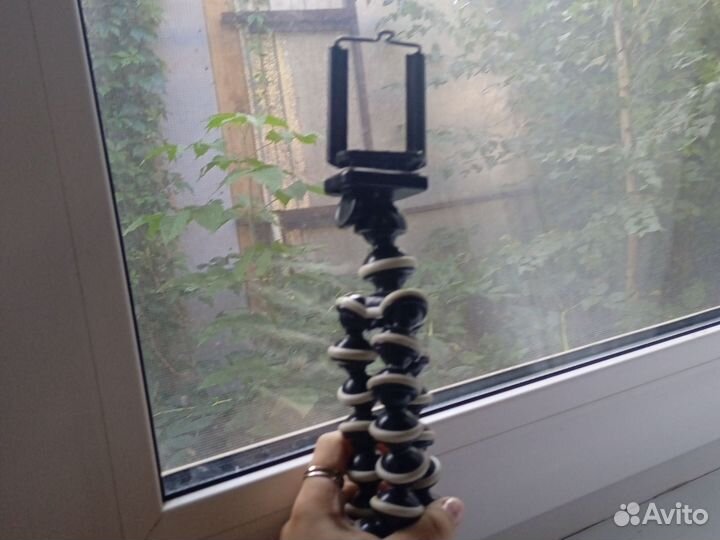 Продаю штатив, все ножки двигаются, хороший