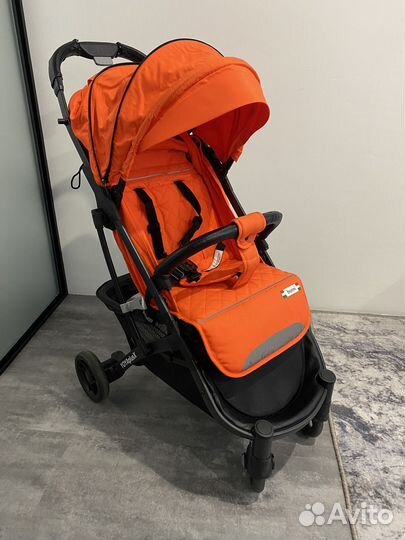 Коляска легкая прогулочная