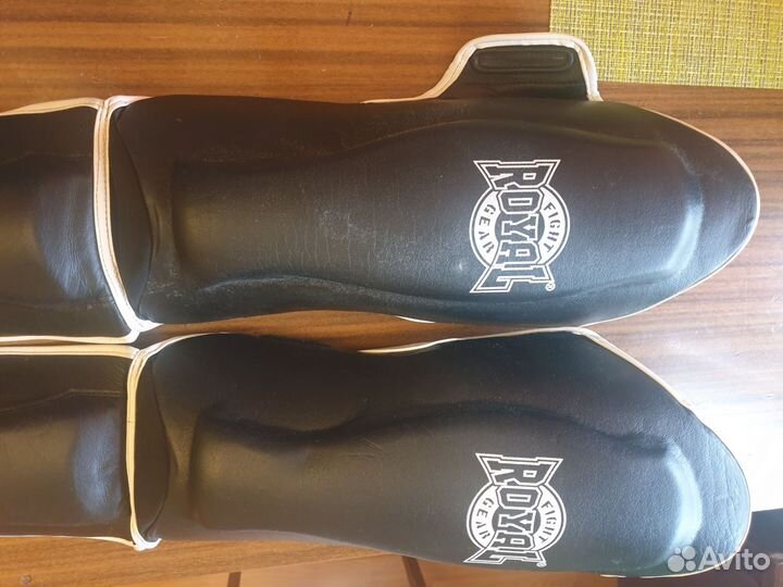 Боксерские перчатки и защита для ног