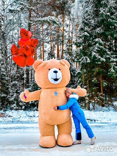 Поздравление от танцующего Мишки Гиганта