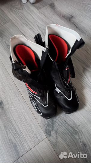 Лыжные ботинки коньковые spine