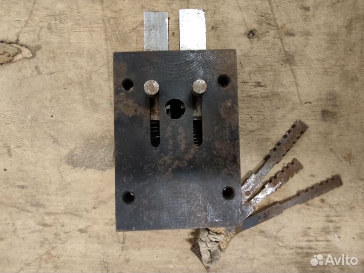 Замок гаражный реечный