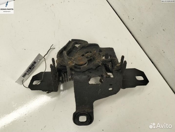 Замок капота 1J0823509 на Volkswagen Golf-4