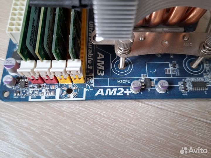 Материнская плата с процессором и памятью