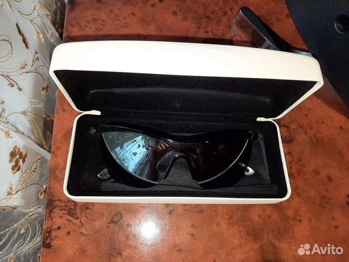 Солнцезащитные очки женские брендовые