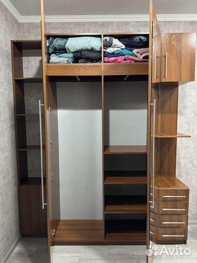 Шкаф распашной с зеркалом