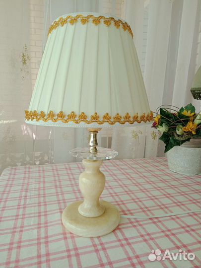 Настольная лампа