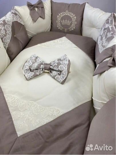 Бортики в детскую кроватку с конвертом на выписку