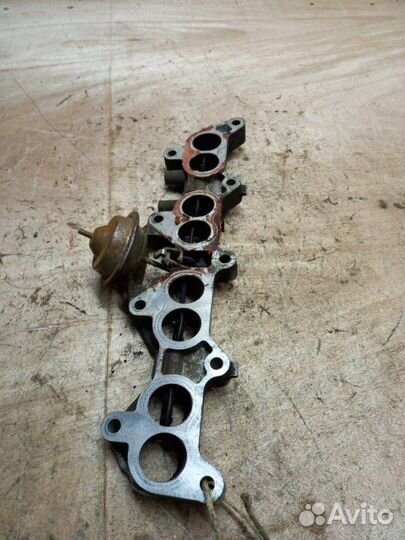 Механизм изменения геометрии впускного коллектора