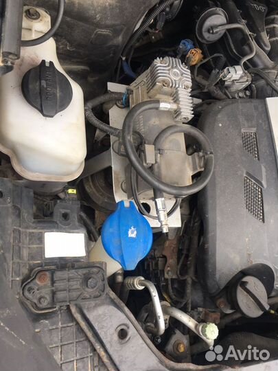 Кронштейн компрессора под капот Hyundai Santa Fe 3