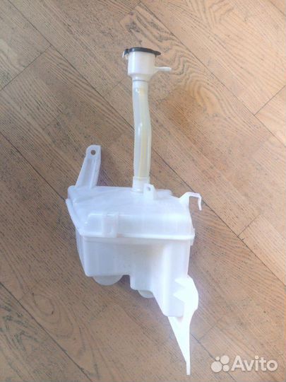 Бачок омывателя Тойота Королла