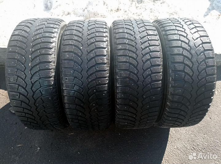Bridgestone Blizzak Spike-01 235/55 R17 96T