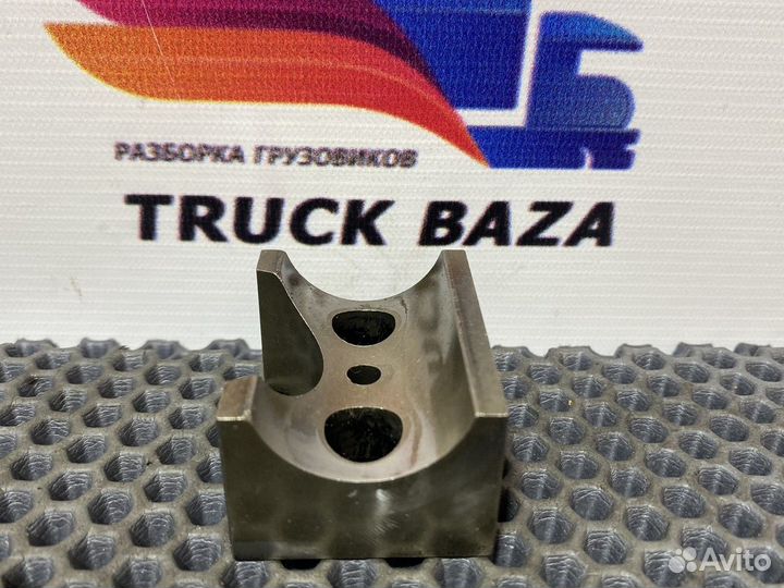 51042020136 Кронштейн вала рокеров