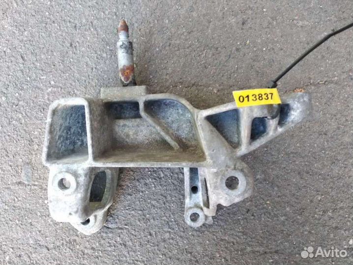 Кронштейн кпп Renault Espace 3 7700817592