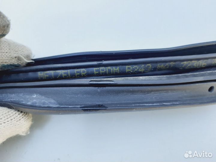 Уплотнитель передней левой двери Fiat Punto 3