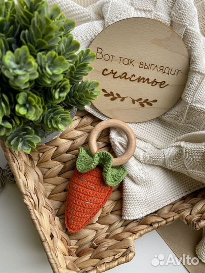 Вязаный зайка ручной работы, погремушка