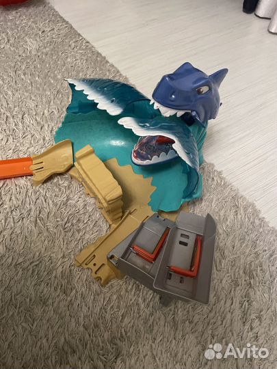 Трек Hot wheels схватка с акулой