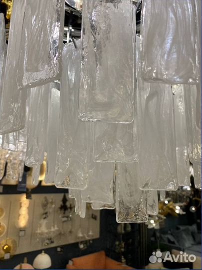 Уникальная люстра из дизайнерского стакла