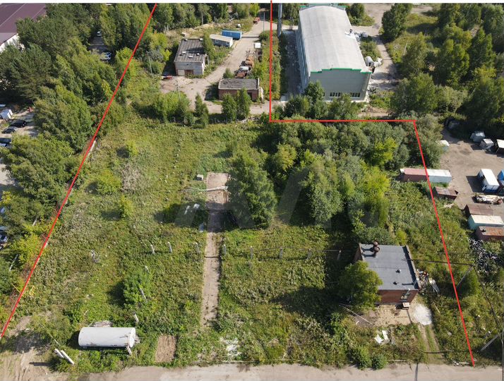 Здание 2540 м² с арендаторам, зем. участок 1-2 Га