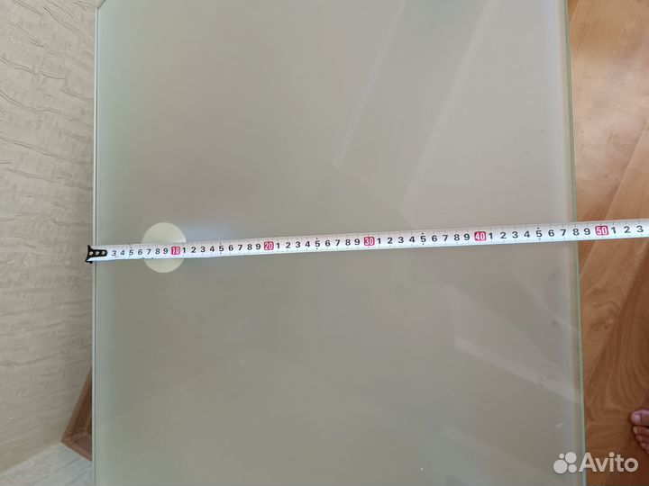 Стеклянный столик под телевизор