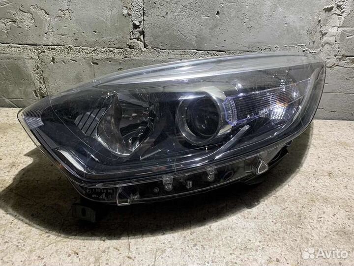 Фара Renault Kaptur