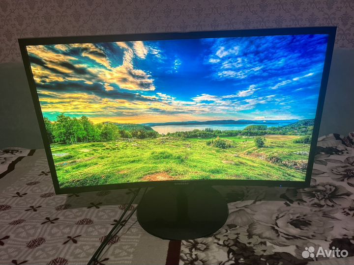 Монитор Samsung 27 (Изогнутый)