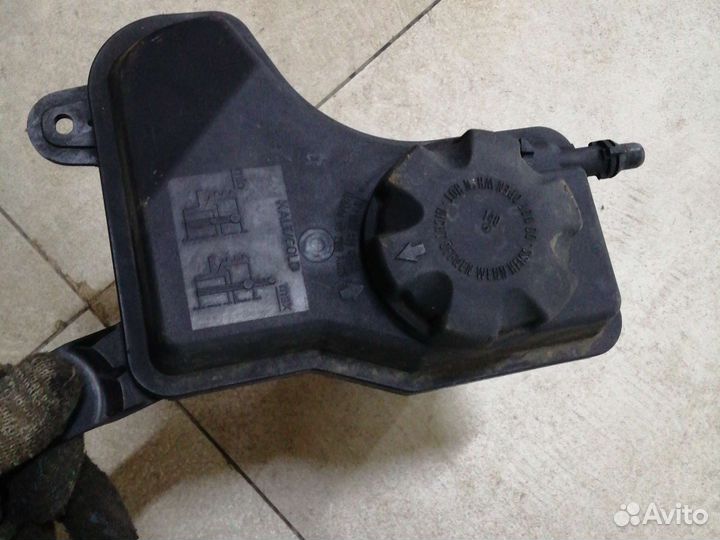 Расширительный бачок на BMW X1 E84 N47D20C