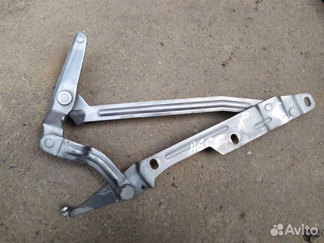 Петля крышки багажника Audi A6 C4 2.8 1994-1996