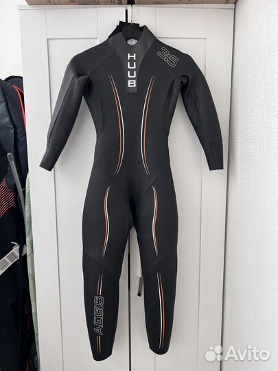 Гидрокостюм для плавания