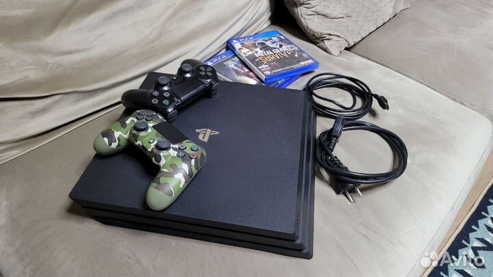 Продам Sony Playstation 4 PRO 1Tb