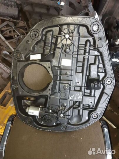 Kia Optima 3 стеклоподъемник задний правый