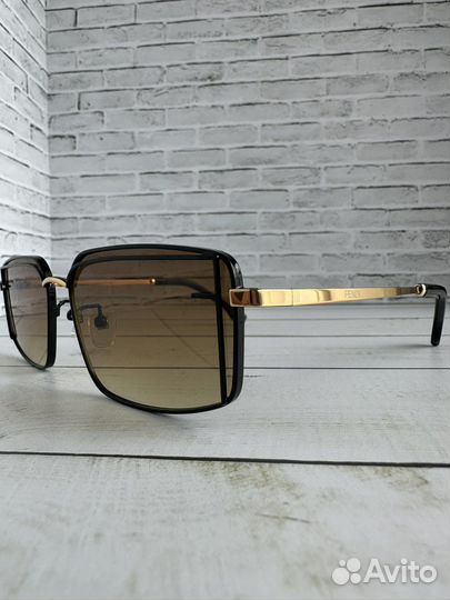 Солнцезащитные очки Fendi