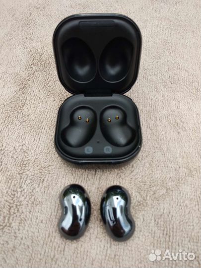 Беспроводные наушники Samsung buds live