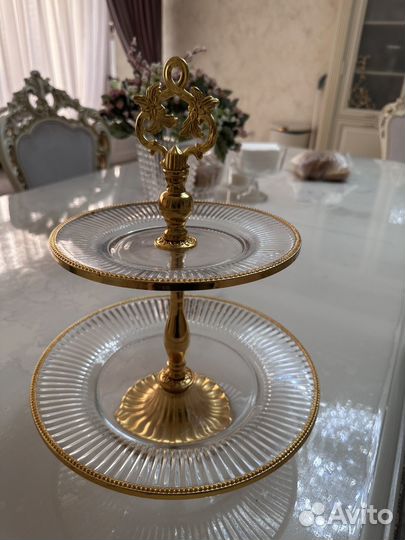 Ваза для фруктов на ножке