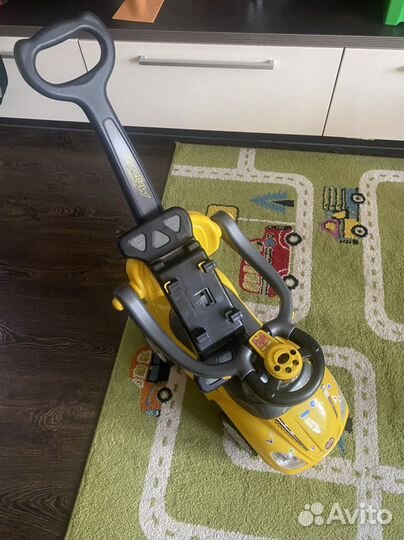 Машина каталка с ручкой