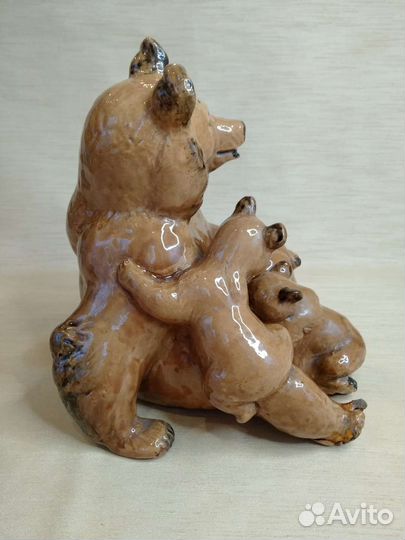 Статуэтка Медведица с медвежатами Старая Гжель