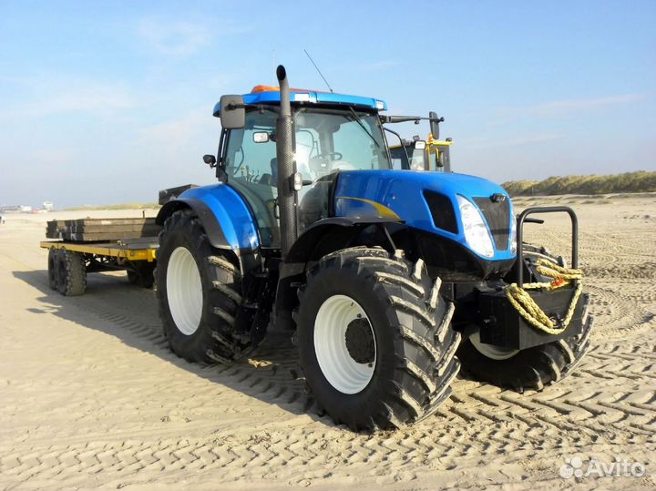 На разборке Нью Холанд New Holland тракторы