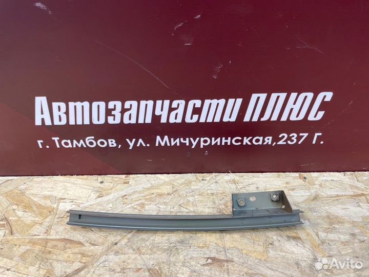 Направляющая стекла двери передняя правая Renault