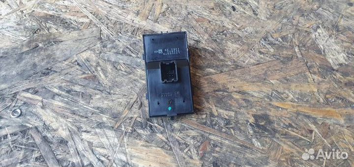 Блок управления стеклоподъемниками Opel Astra J G