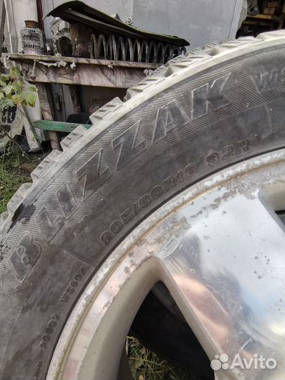 Bridgestone Blizzak DM-V1 205/60 R16