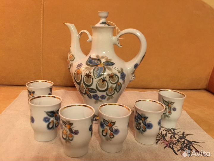 Кувшин фарфоровый в наборе со стаканами