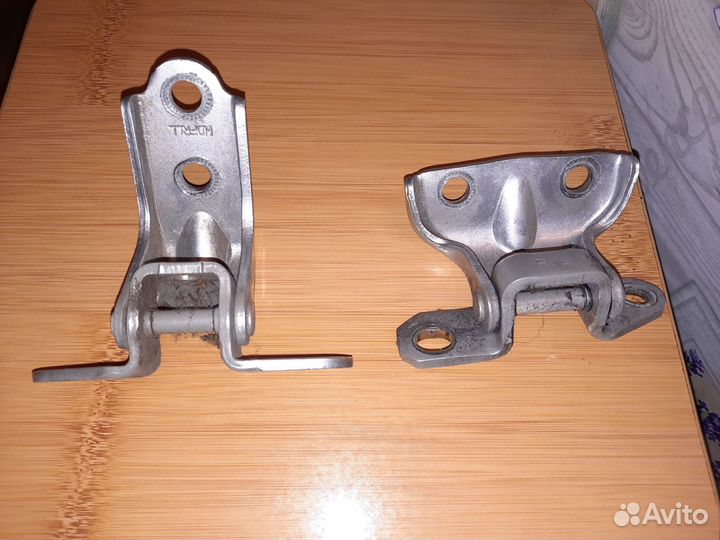 Петли задней левой двери