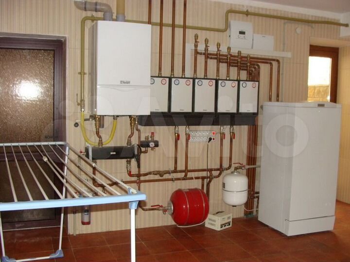 Дом 1108 м² на участке 14 сот.